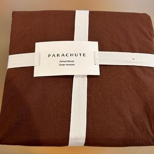 NWT Parachute fitted queen size sheet percale in raisin